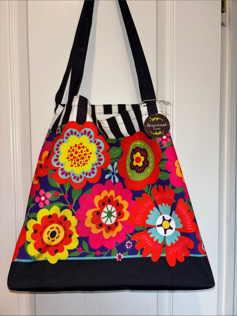 BRIARWOOD LANE BRIGHT MULTICOLORED FLORAL TOTE ONE ZIP POCKET INSIDE NWTS